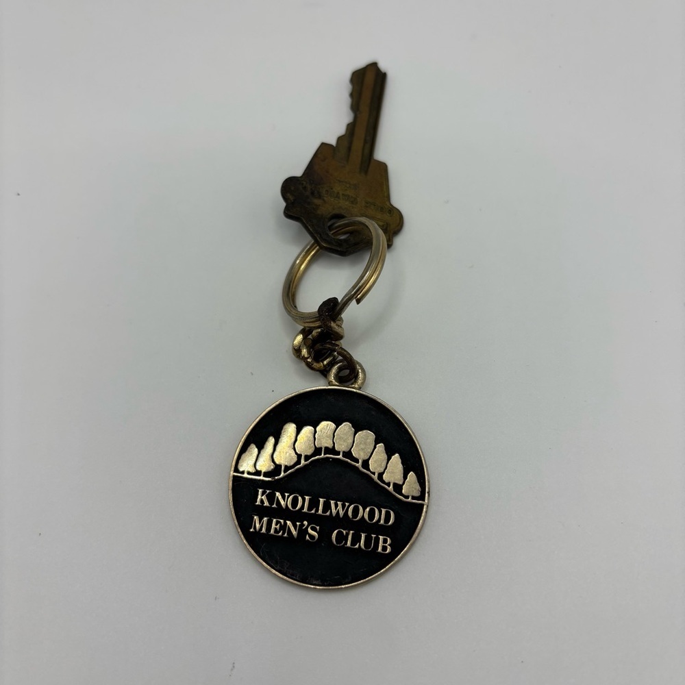 Knollwood Men's Club Keychain with Key